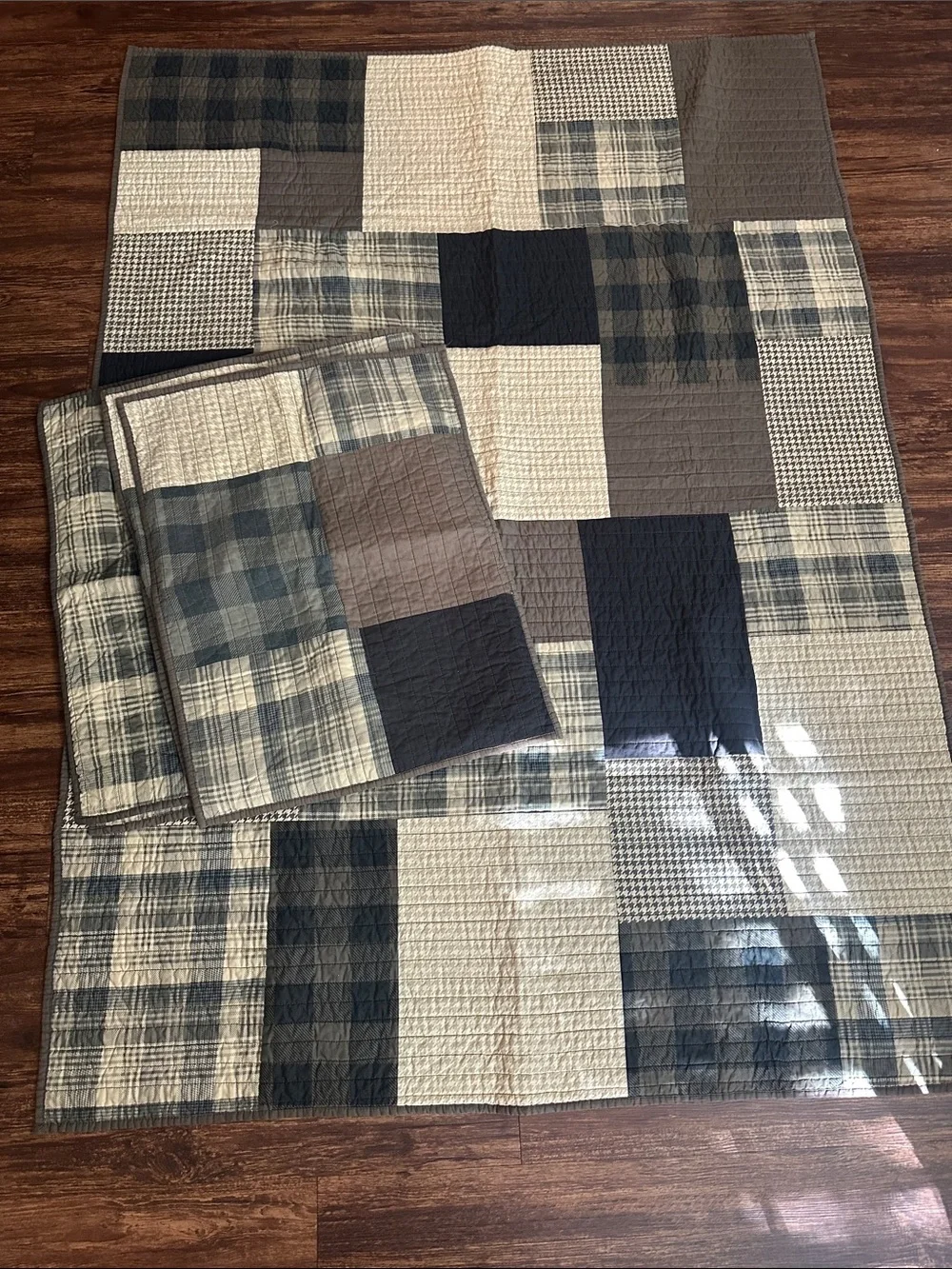 Woorich Quilted Throw 50x68 & 4 Standard Pillow Shams Bundle Winter Cottage
